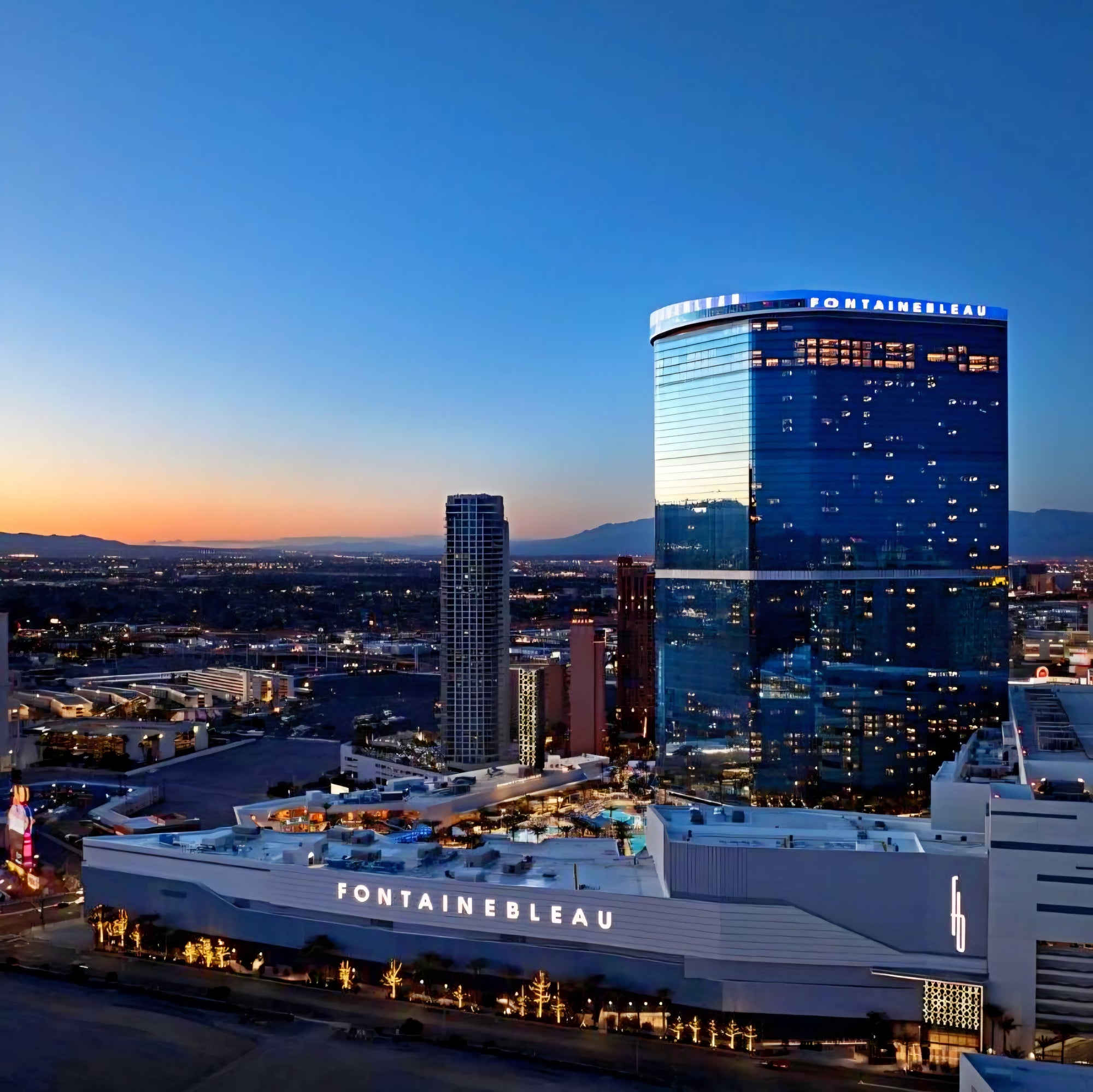 Fountainebleau Hotel ®