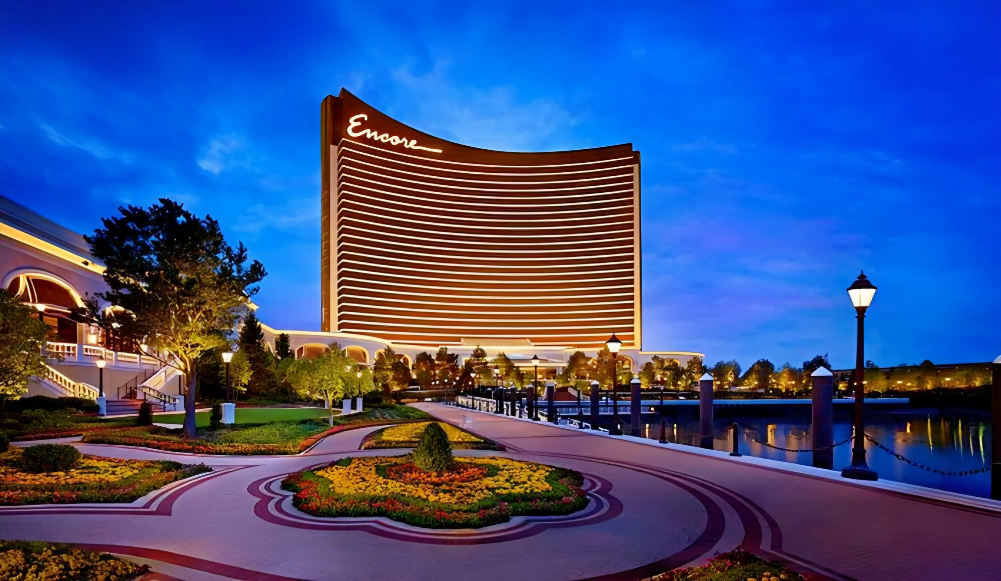  Encore Vegas Hotel ®