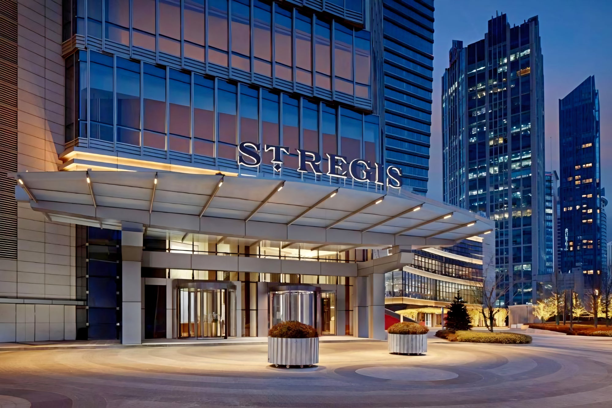  The St. Regis Hotel ®